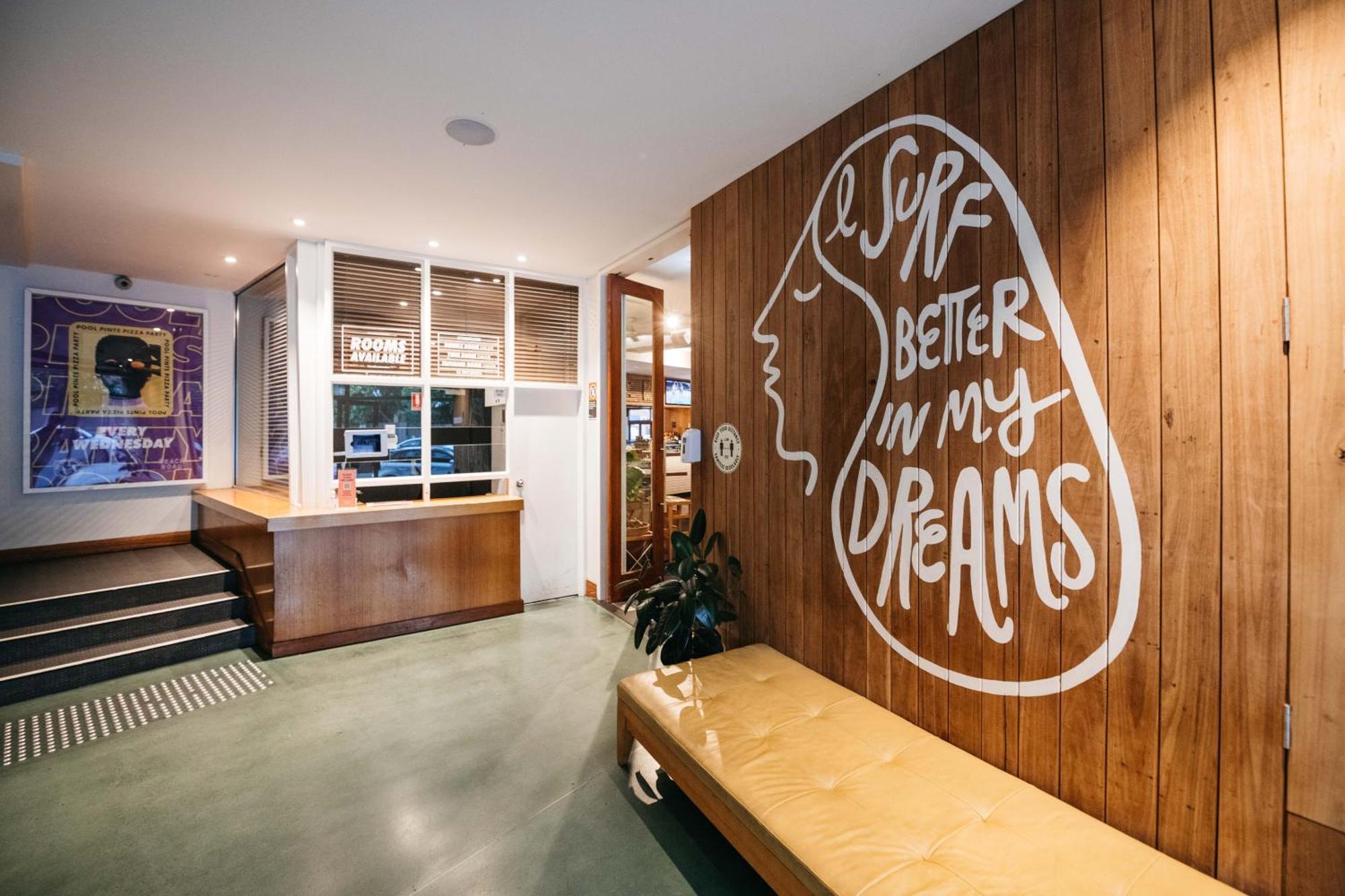 Barrys Beach Road Hotel Sydney Exteriör bild